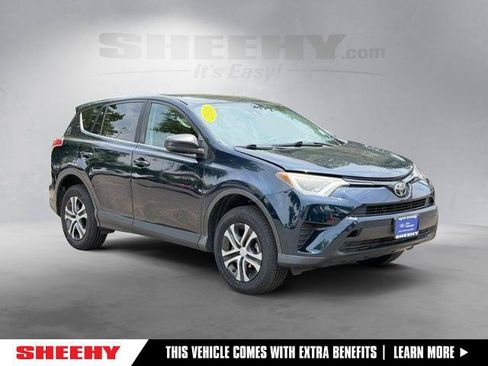 Used 2018 Toyota RAV4 LE FWD image 1