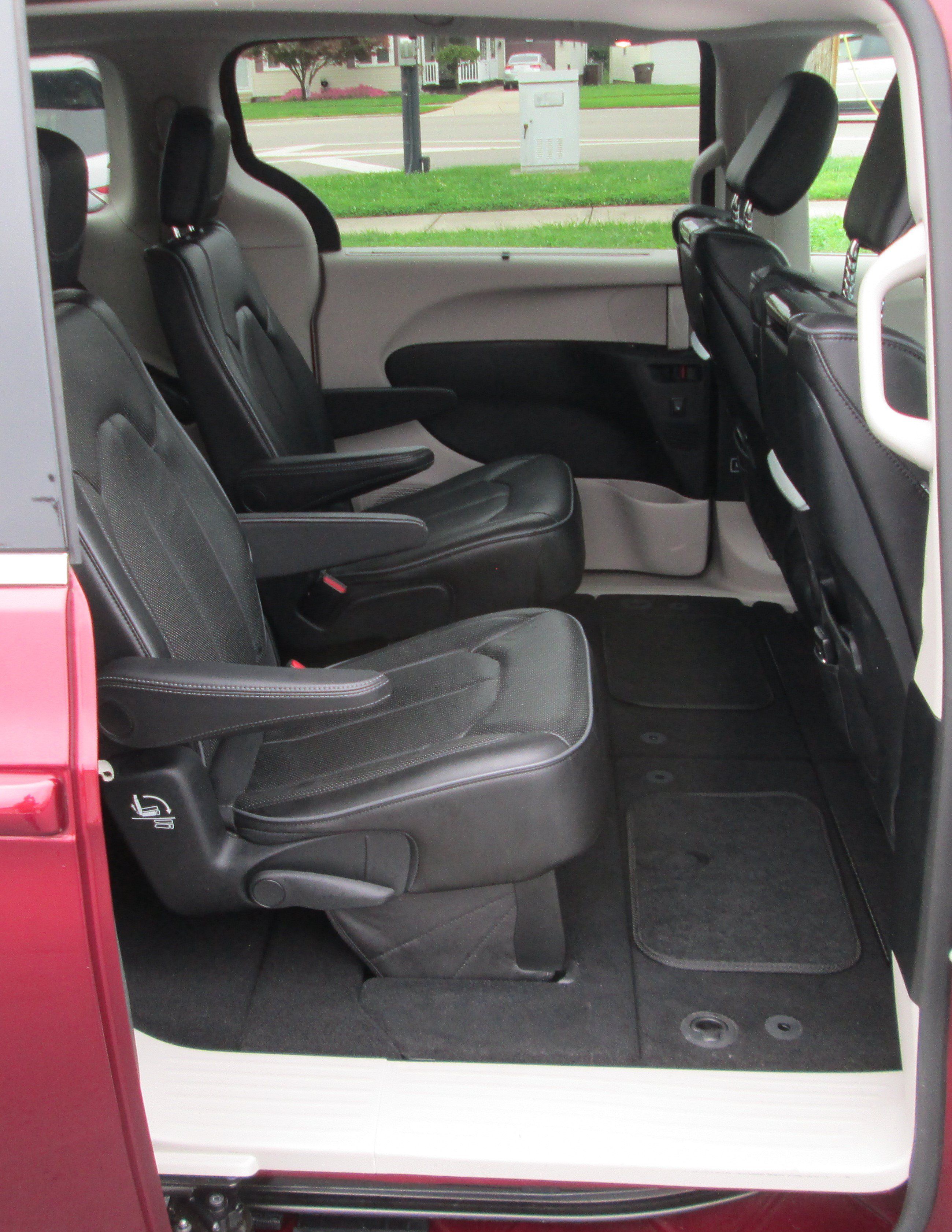 Used 2019 Chrysler Pacifica Limited w/ Advanced Safetytec Group FWD image 13
