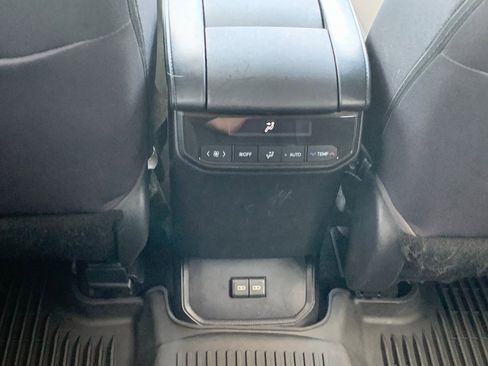 Used 2023 Toyota Highlander L image 23
