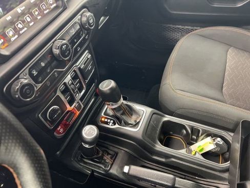 Used 2022 Jeep Gladiator Mojave w/ Cold Weather Group image 18