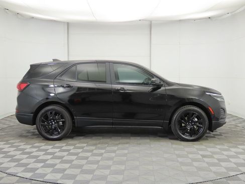 Used 2024 Chevrolet Equinox LS w/ LS Convenience Package image 4