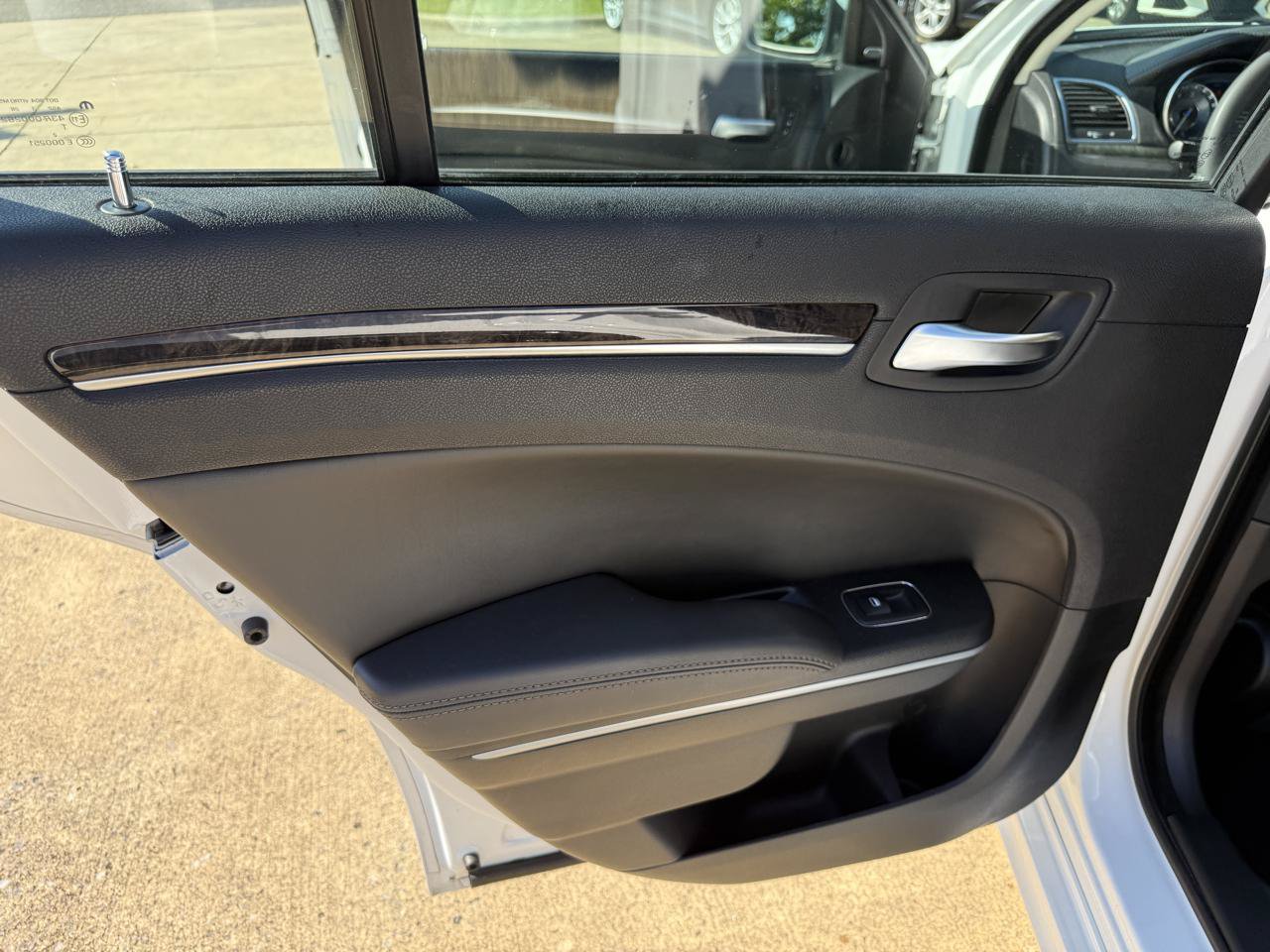 Used 2023 Chrysler 300 Touring L w/ Comfort Group RWD image 18
