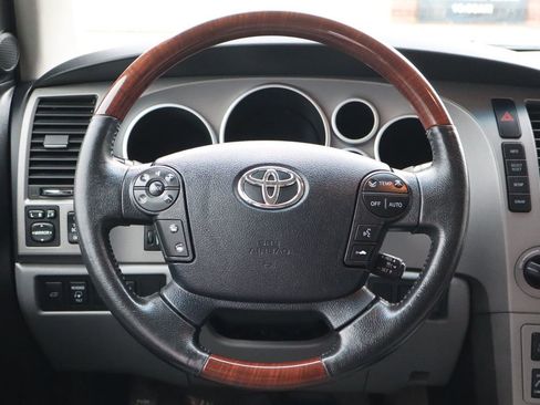 Used 2011 Toyota Sequoia Platinum image 17