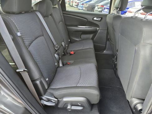 Used 2020 Dodge Journey SE w/ Blacktop Package image 18