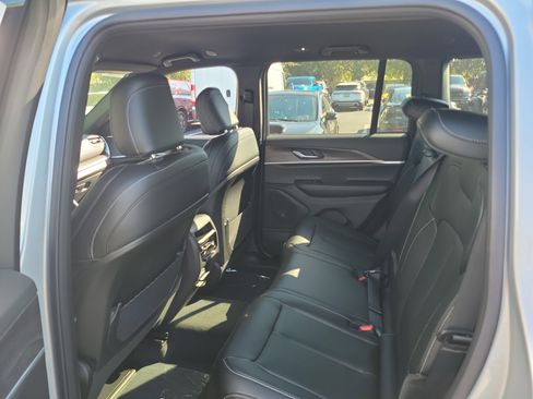 New 2025 Jeep Grand Cherokee Limited image 6