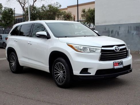 Used 2015 Toyota Highlander LE image 3