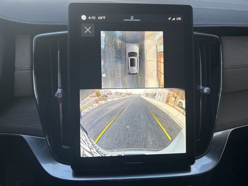 Used 2025 Volvo XC90 B5 Plus image 23