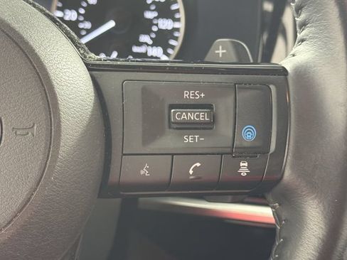 Used 2023 Nissan Pathfinder SL w/ Lighting Package (N92) FWD image 9