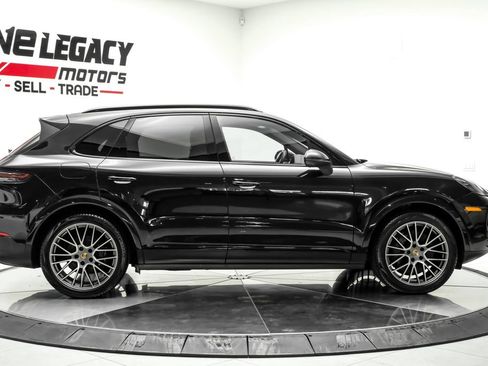 Used 2023 Porsche Cayenne S Platinum w/ Premium Package Plus AWD/4WD image 5