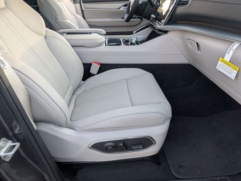 New 2026 Jeep Grand Wagoneer 2WD image 32
