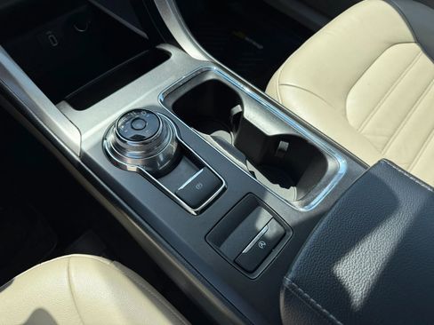 Used 2018 Ford Fusion SE w/ Fusion SE Technology Package FWD image 23