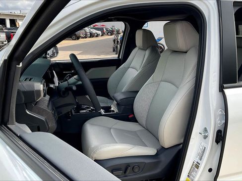 Used 2025 Toyota Tacoma Limited image 7