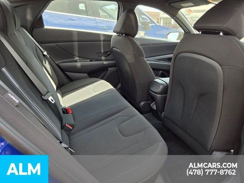 Used 2025 Hyundai Elantra Sport image 12
