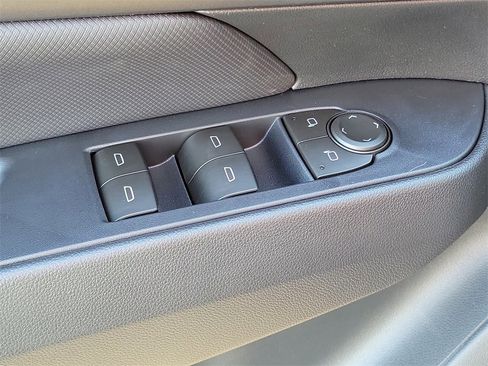 New 2026 Chevrolet Equinox EV LT image 13