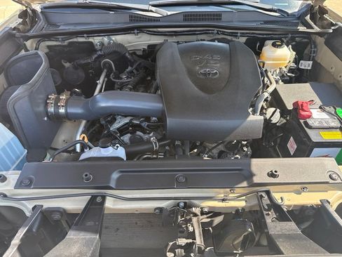 Used 2019 Toyota Tacoma TRD Off-Road AWD/4WD image 23