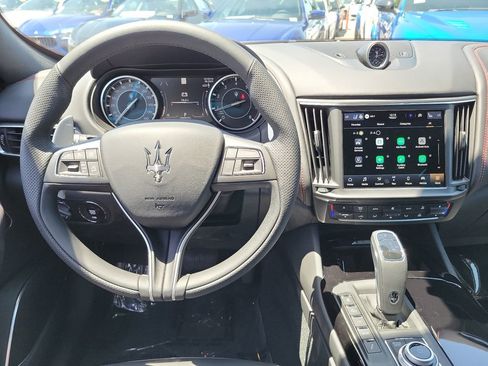Used 2024 Maserati Levante GT Ultima image 6
