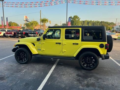 Used 2022 Jeep Wrangler Unlimited Sahara w/ Safety Group AWD/4WD image 35