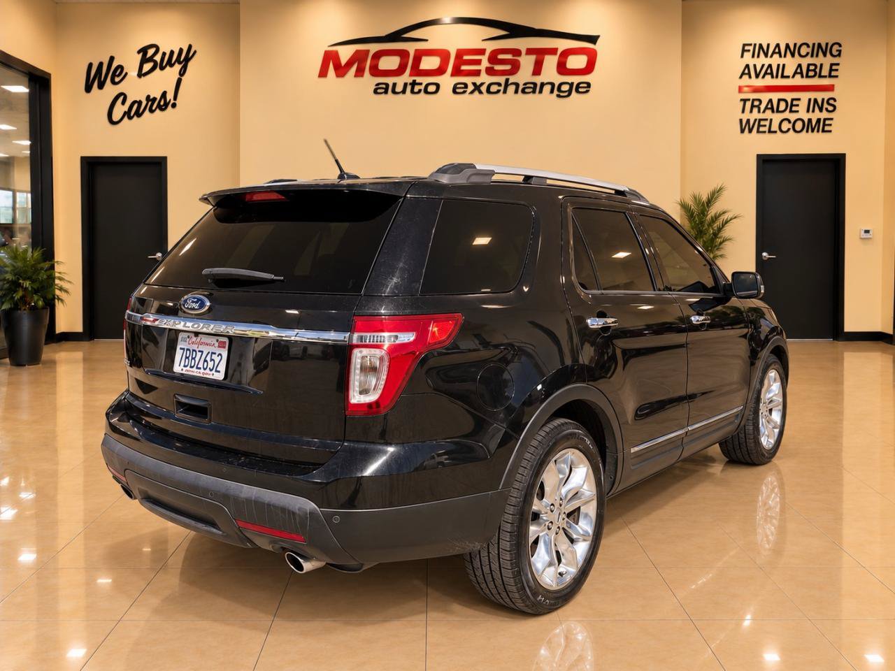 Used 2013 Ford Explorer XLT FWD image 3