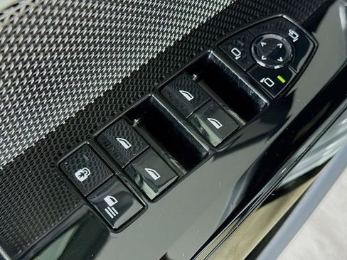 Certified 2025 BMW 740i image 18