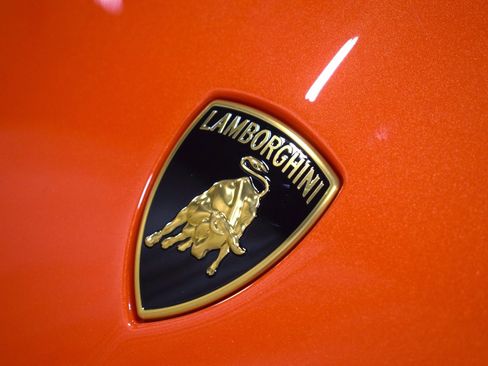 Used 2025 Lamborghini Revuelto image 3