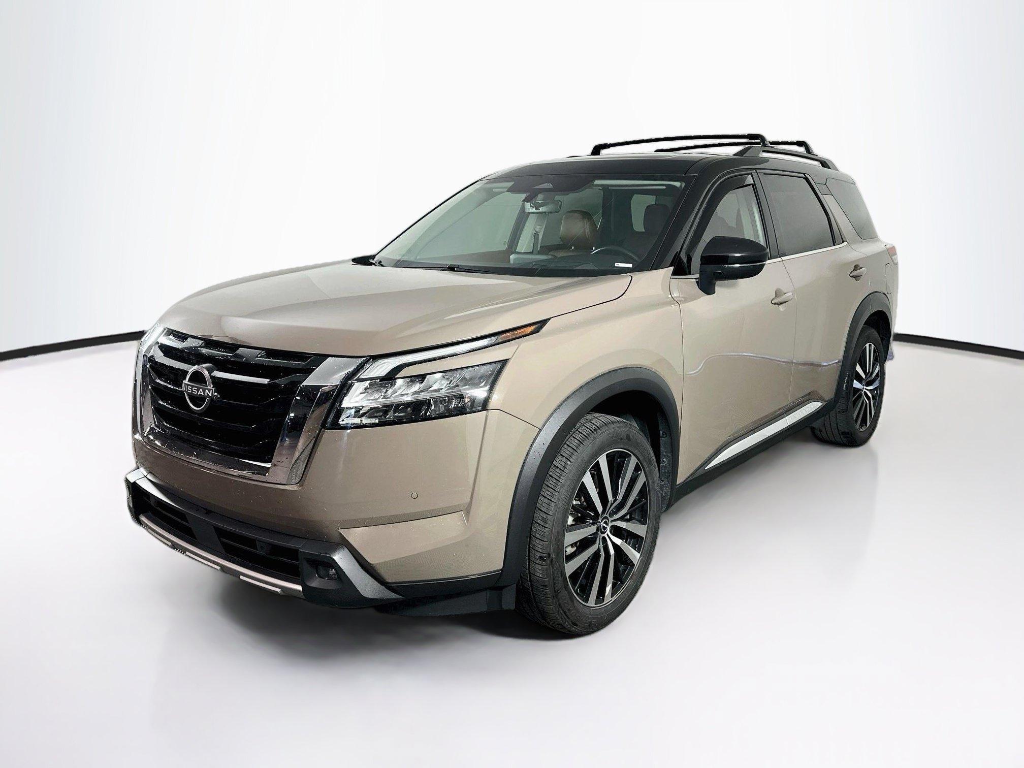Used 2023 Nissan Pathfinder Platinum w/ Cargo Package AWD/4WD image 3