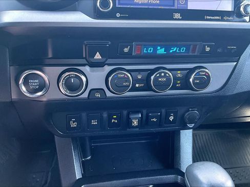 Used 2021 Toyota Tacoma TRD Off-Road w/ TRD Premium Off Road Package AWD/4WD image 33