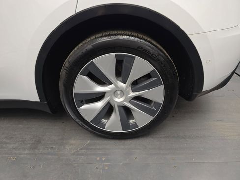 Used 2021 Tesla Model Y Long Range image 13