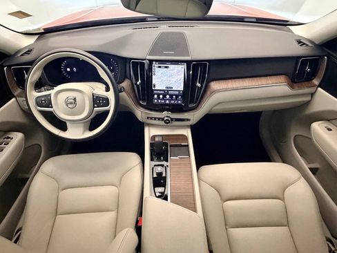 Used 2022 Volvo XC60 B5 Momentum w/ Climate Package AWD/4WD image 24
