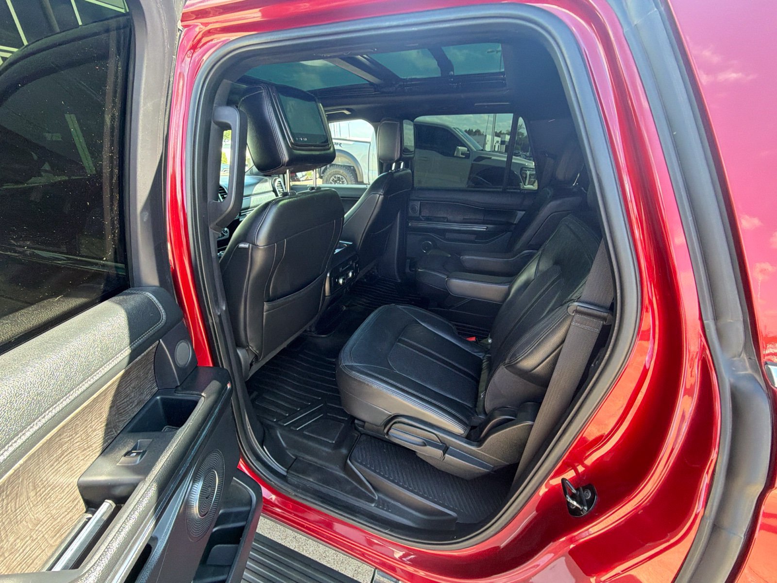 Used 2018 Ford Expedition Max Limited w/ Equipment Group 301A RWD image 5