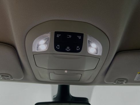 Used 2023 Chrysler Voyager LX image 21