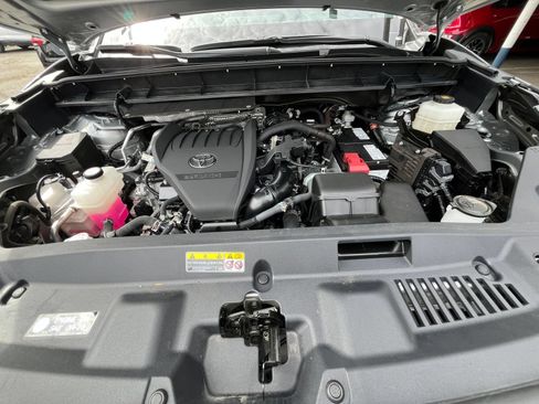 Used 2025 Toyota Highlander XSE AWD/4WD image 30