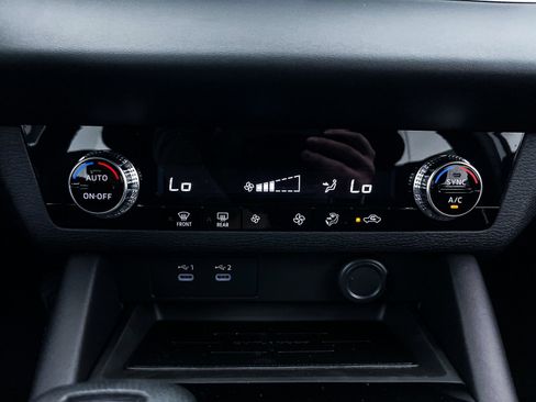 New 2025 Mitsubishi Outlander ES image 17