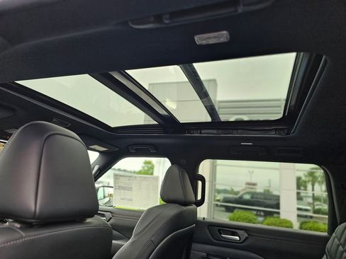 New 2025 Nissan Armada PRO-4X w/ Pro-4X Premium Package image 17