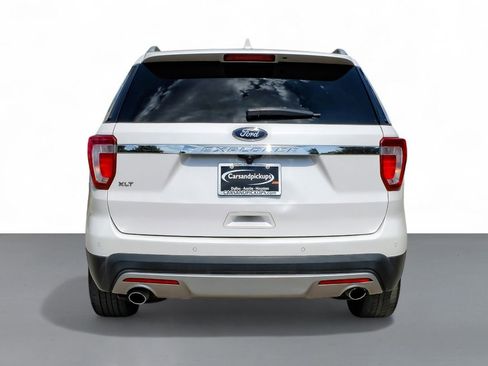 Used 2017 Ford Explorer XLT w/ Equipment Group 202A image 8