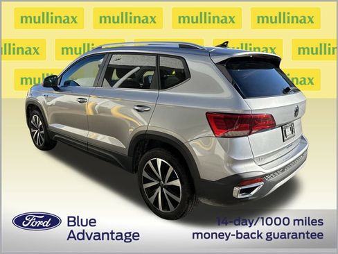 Used 2024 Volkswagen Taos SE image 3