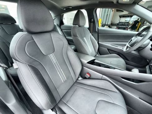 Used 2025 Hyundai Elantra SEL image 14