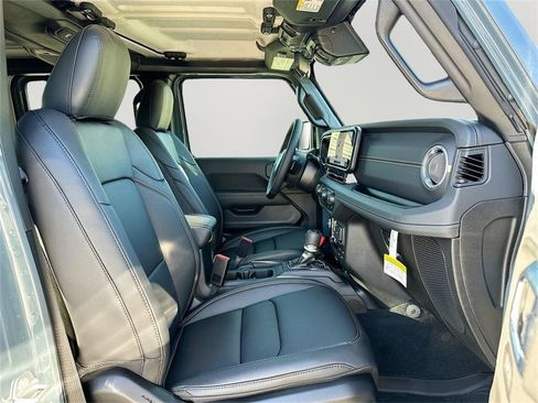 New 2025 Jeep Gladiator Sport image 27