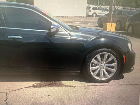 Used 2019 Chrysler 300 Limited RWD image 6