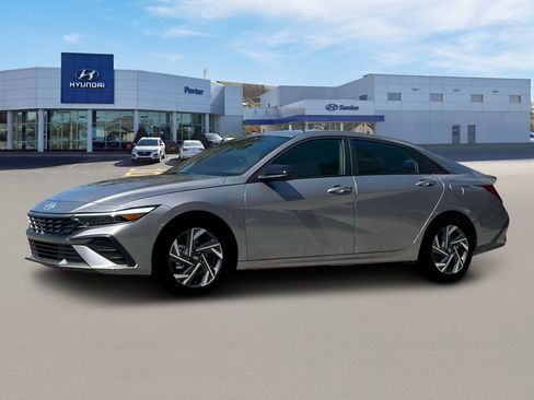 Used 2025 Hyundai Elantra Sport FWD image 2