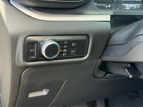 Used 2023 Ford Explorer XLT AWD/4WD image 13
