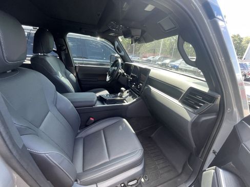 Used 2024 Lexus GX 550 w/ Accessory Package (31) AWD/4WD image 20