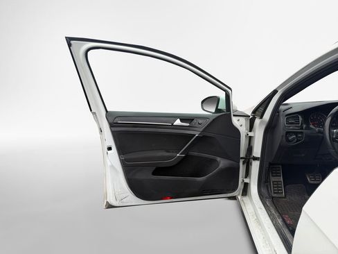 Used 2017 Volkswagen Golf S image 14