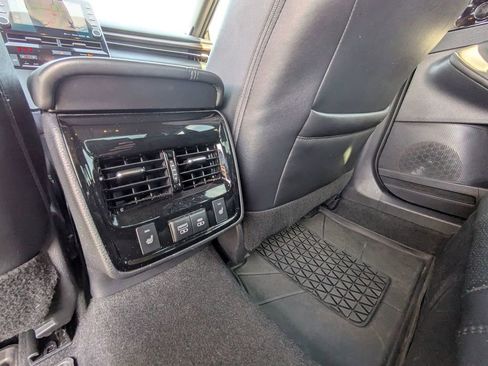 Used 2021 Toyota Avalon Limited image 29