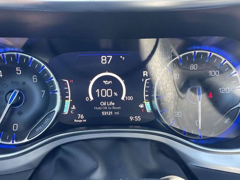 Used 2025 Chrysler Pacifica Limited FWD image 34