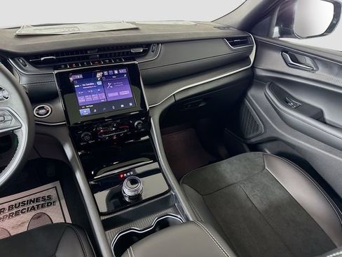 New 2025 Jeep Grand Cherokee L Altitude image 22