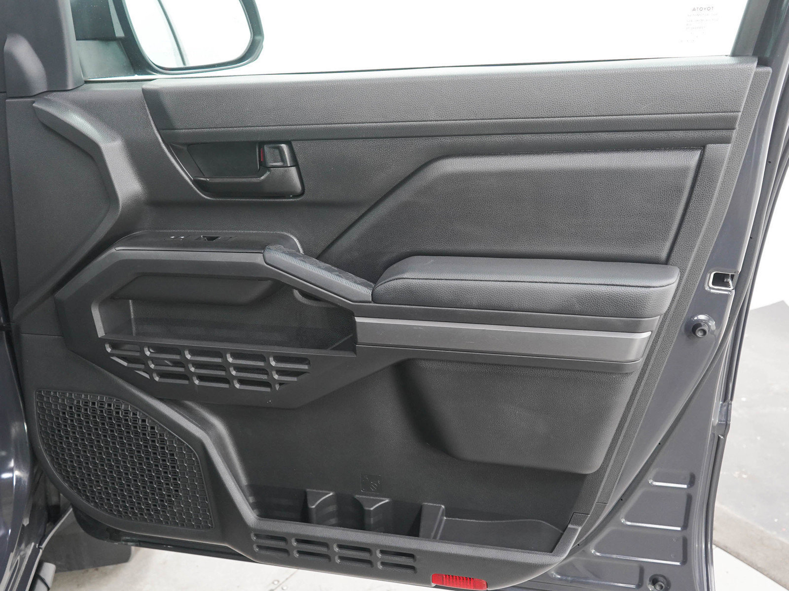 Used 2025 Toyota Tacoma SR5 AWD/4WD image 12