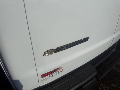 Used 2025 Chevrolet Express 2500 w/ Driver Convenience Package RWD image 33