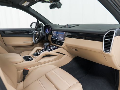 Certified 2023 Porsche Cayenne image 25