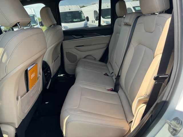 Certified 2024 Jeep Grand Cherokee Limited w/ Black Appearance Package AWD/4WD image 20