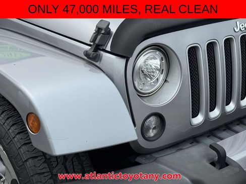 Used 2017 Jeep Wrangler Unlimited Sahara w/ Dual Top Group AWD/4WD image 11